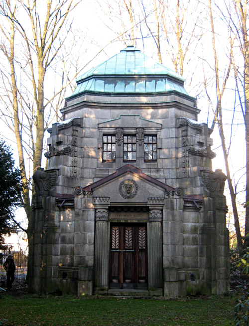 Mausoleum auf dem Friedhof Hamburg Ohlsdorf